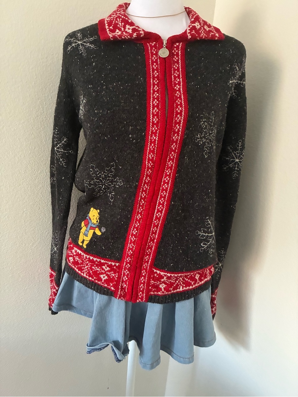 Vintage Winnie the Pooh Disney store winter zip up jacket 🖤🐻❄️